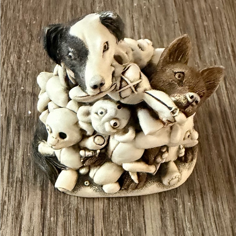 Harmony Kingdom Dog and Teddies Treasure Jests Box 1999 Figurine